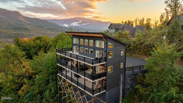 839 Deer Path Lane, Gatlinburg, TN 37738