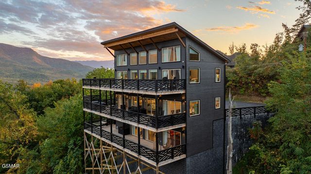 839 Deer Path Lane, Gatlinburg, TN 37738