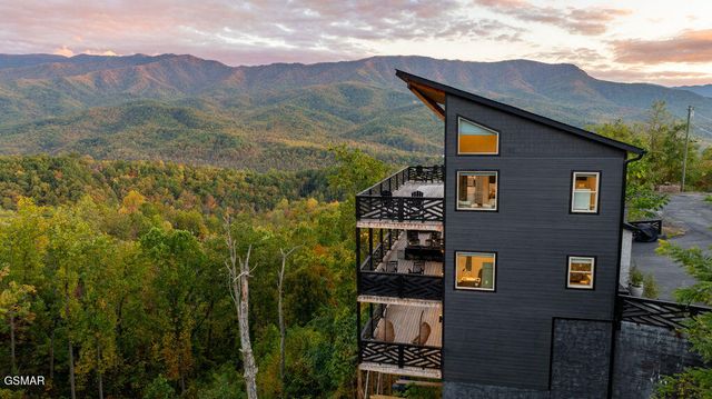 839 Deer Path Lane, Gatlinburg, TN 37738