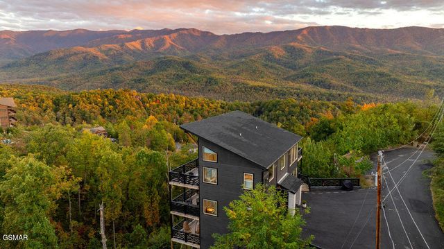 839 Deer Path Lane, Gatlinburg, TN 37738