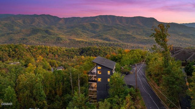 839 Deer Path Lane, Gatlinburg, TN 37738