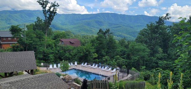 839 Deer Path Lane, Gatlinburg, TN 37738