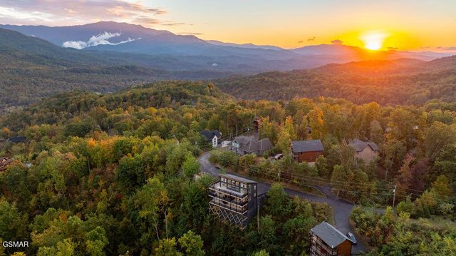 839 Deer Path Lane, Gatlinburg, TN 37738