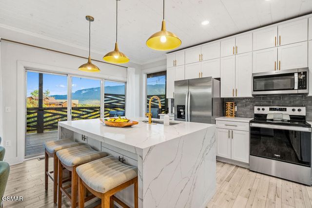 839 Deer Path Lane, Gatlinburg, TN 37738