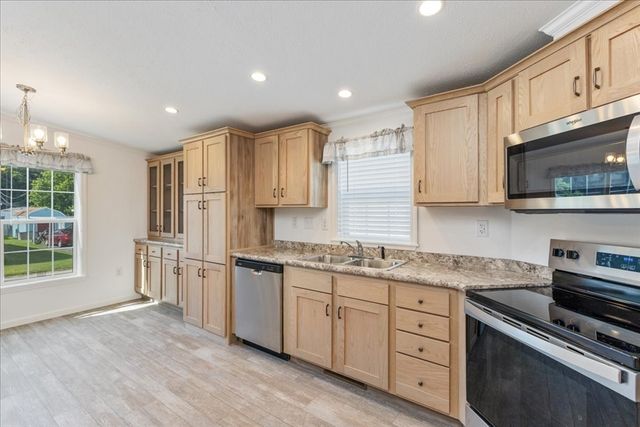 29 Lowell 24, Salem, NH 03079