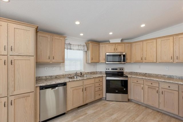 29 Lowell 24, Salem, NH 03079
