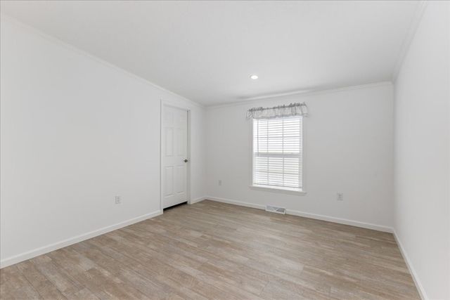 29 Lowell 24, Salem, NH 03079