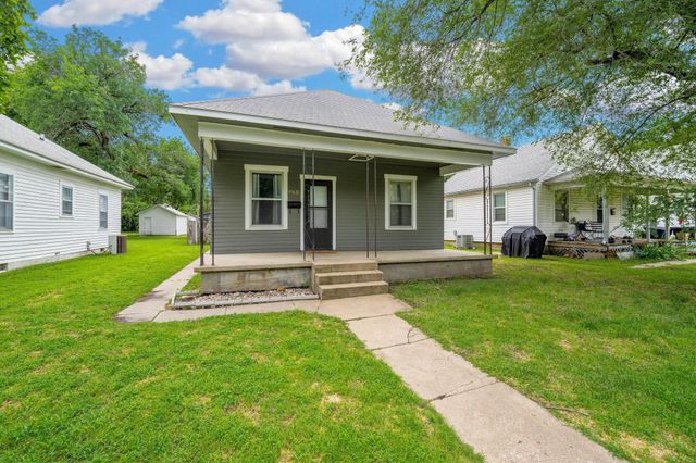 429 W 5th St, Newton, KS 67114