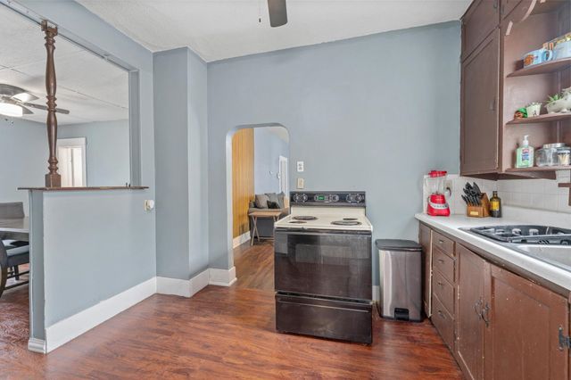 429 W 5th St, Newton, KS 67114