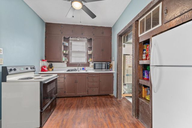 429 W 5th St, Newton, KS 67114