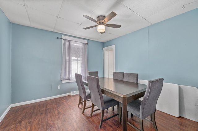 429 W 5th St, Newton, KS 67114