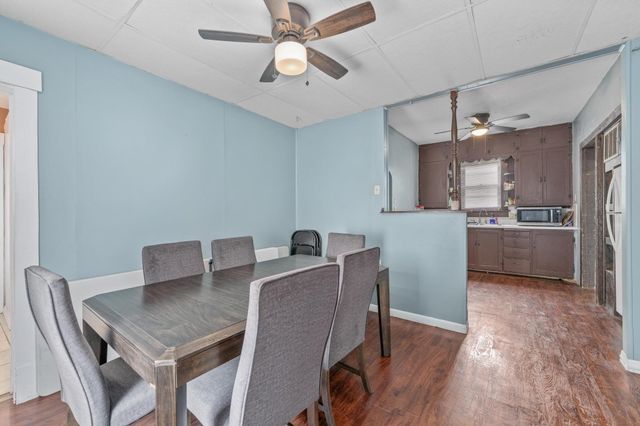 429 W 5th St, Newton, KS 67114