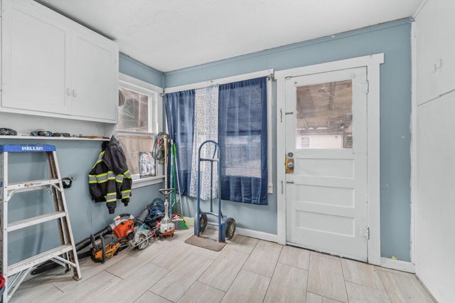 429 W 5th St, Newton, KS 67114