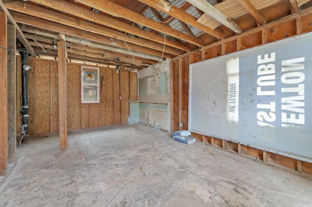 429 W 5th St, Newton, KS 67114