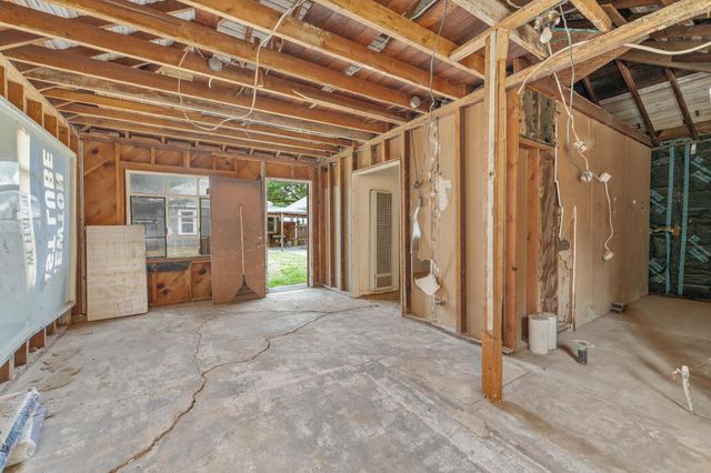 429 W 5th St, Newton, KS 67114