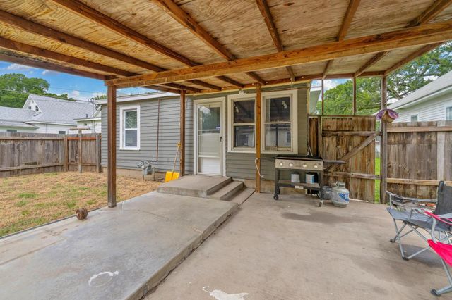 429 W 5th St, Newton, KS 67114