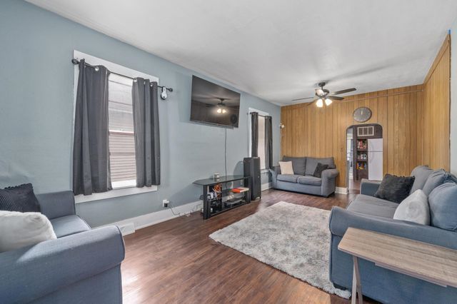 429 W 5th St, Newton, KS 67114