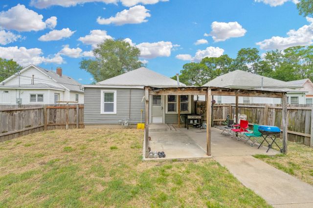 429 W 5th St, Newton, KS 67114