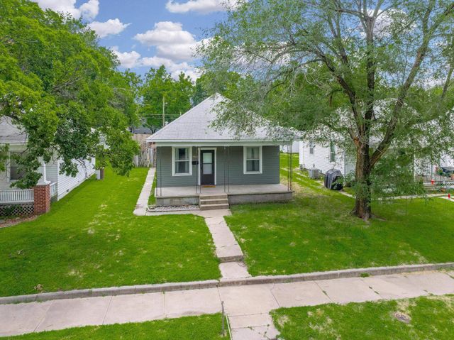 429 W 5th St, Newton, KS 67114