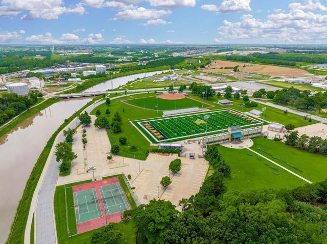 429 W 5th St, Newton, KS 67114