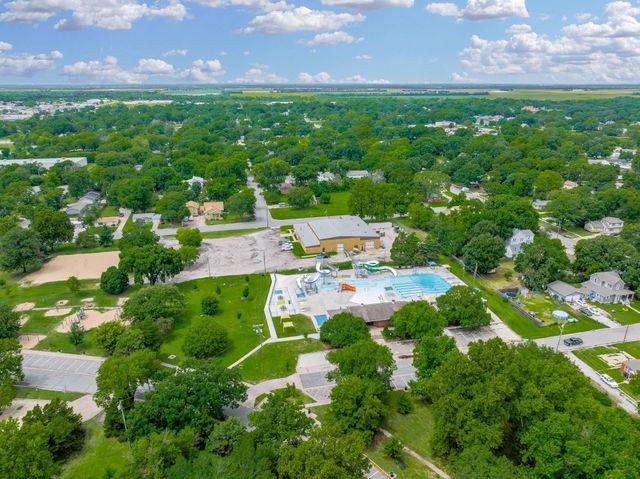 429 W 5th St, Newton, KS 67114