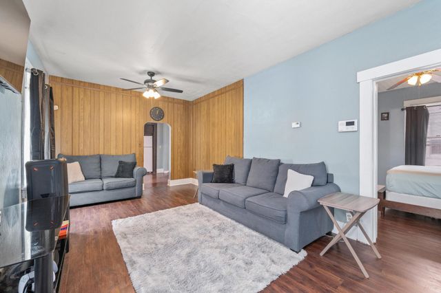 429 W 5th St, Newton, KS 67114