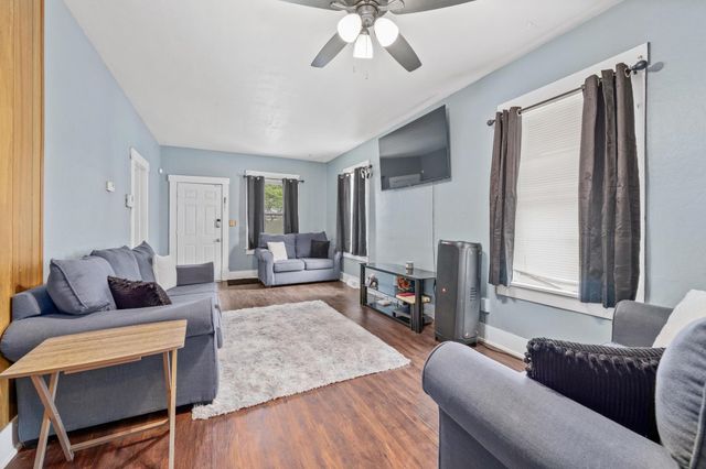 429 W 5th St, Newton, KS 67114