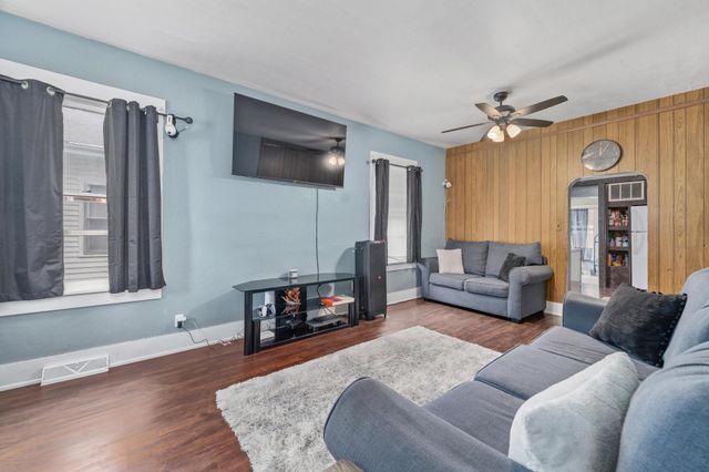 429 W 5th St, Newton, KS 67114