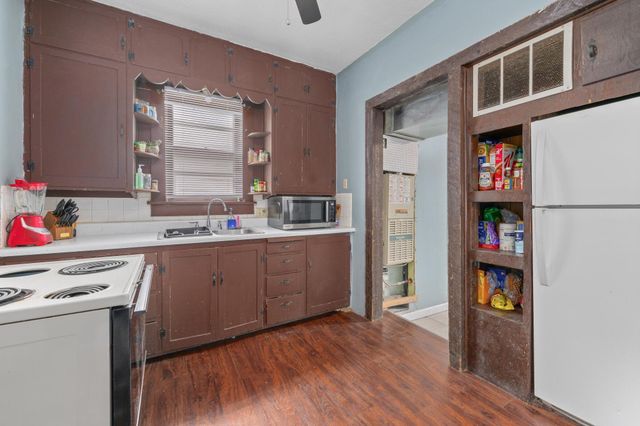 429 W 5th St, Newton, KS 67114