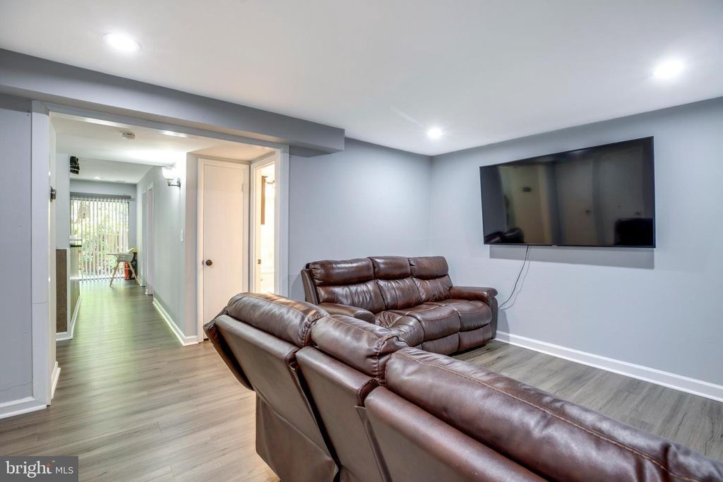 Image 13 of property listing at 3382 HEWITT AVE #102, Silver Spring, MD 20906