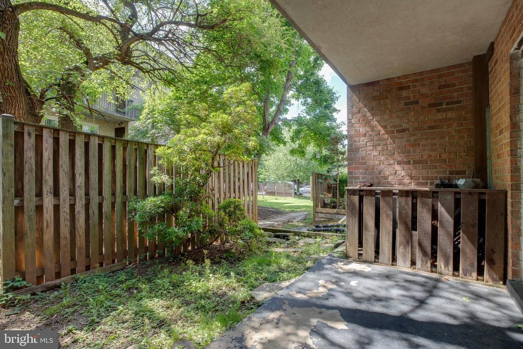 Image 17 of property listing at 3382 HEWITT AVE #102, Silver Spring, MD 20906