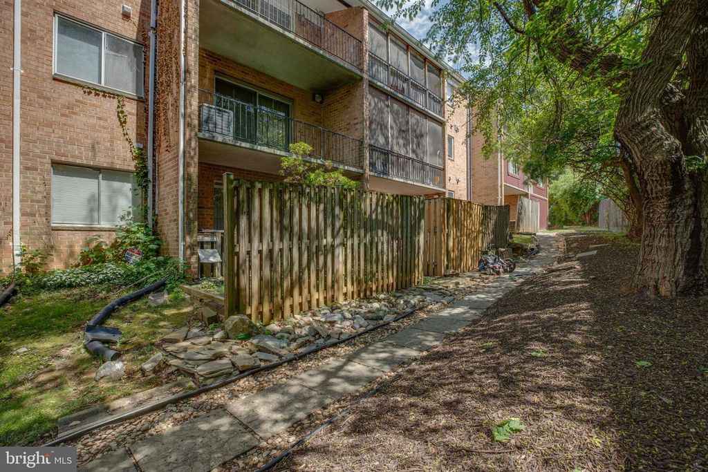 Image 18 of property listing at 3382 HEWITT AVE #102, Silver Spring, MD 20906