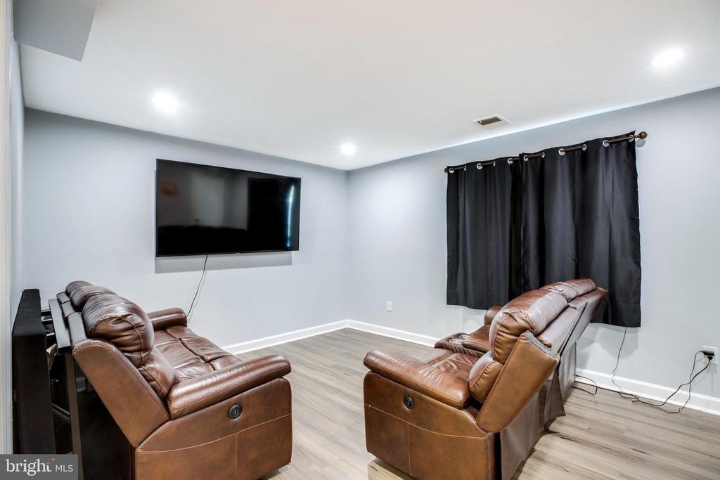 Image 3 of property listing at 3382 HEWITT AVE #102, Silver Spring, MD 20906