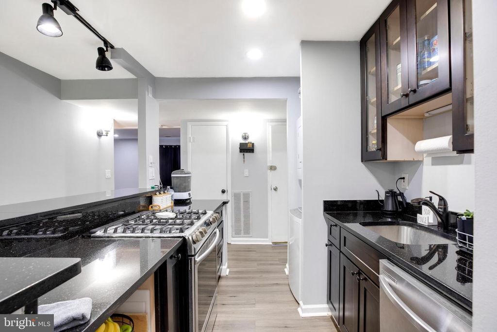 Image 9 of property listing at 3382 HEWITT AVE #102, Silver Spring, MD 20906