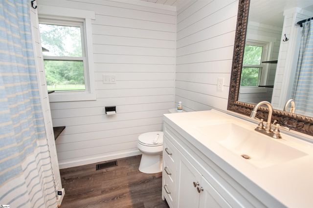 180 Brock Street, Inman, SC 29349