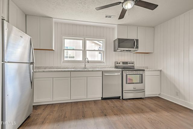 532 Elm Street, Mount Carmel, TN 37645