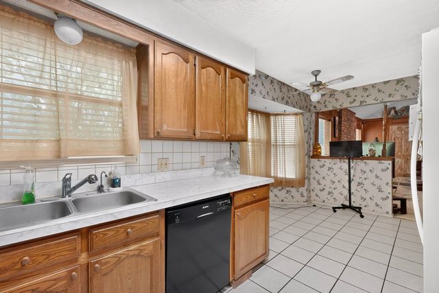 6403 Running Creek Drive, Arlington, TX 76001