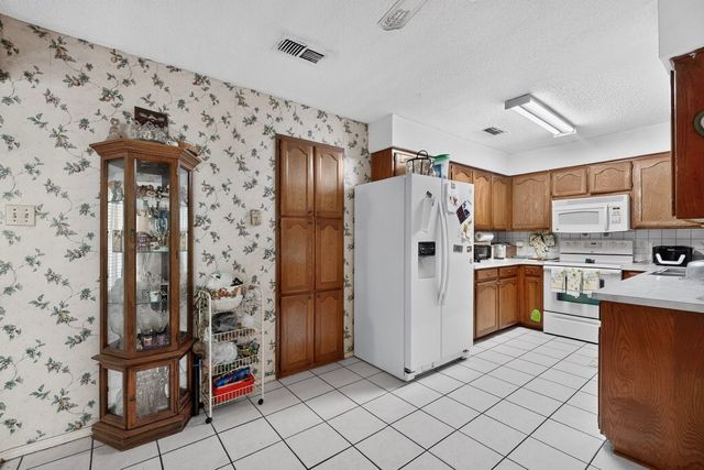 6403 Running Creek Drive, Arlington, TX 76001