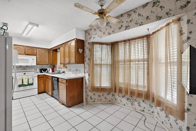6403 Running Creek Drive, Arlington, TX 76001