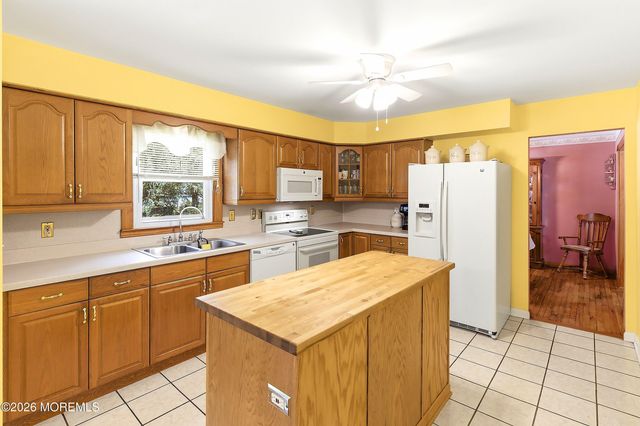 34 6th Street, Manchester, NJ 08759