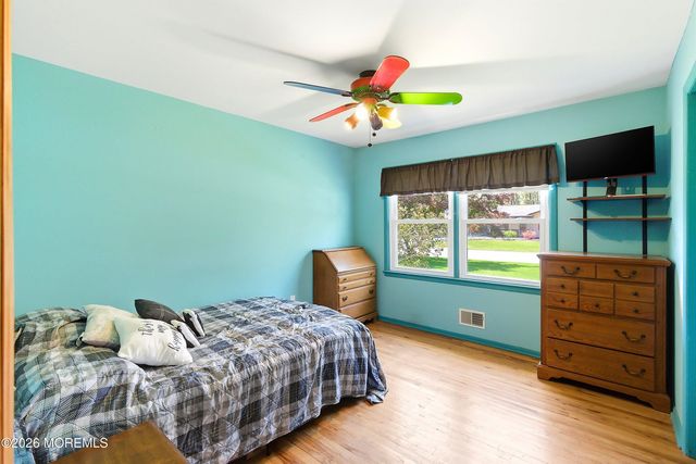34 6th Street, Manchester, NJ 08759