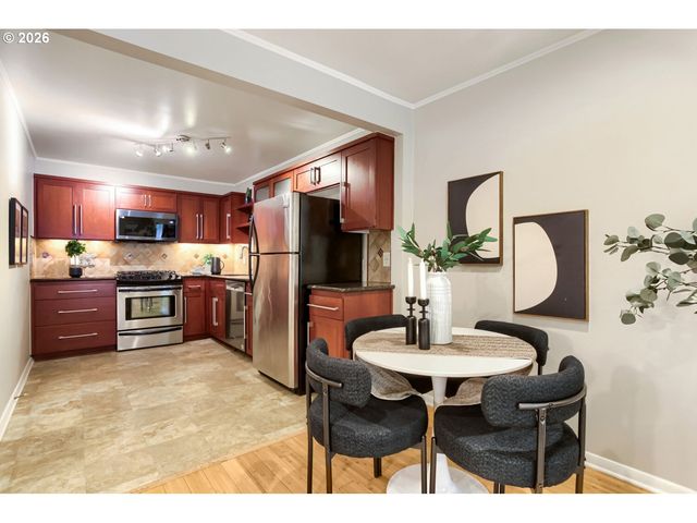 4830 Se STARK St 5, Portland, OR 97215