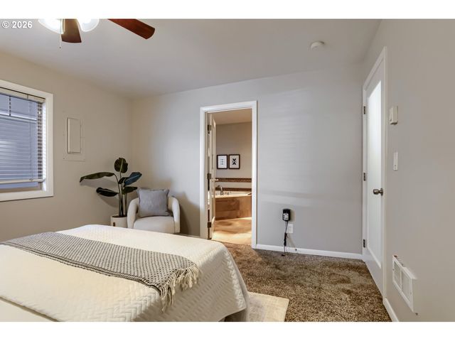 4830 Se STARK St 5, Portland, OR 97215