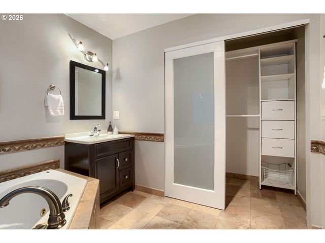 4830 Se STARK St 5, Portland, OR 97215