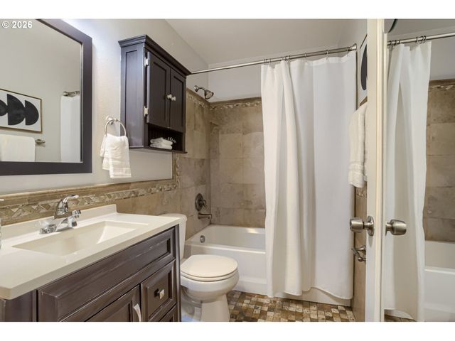 4830 Se STARK St 5, Portland, OR 97215