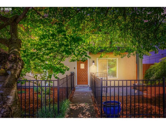 4830 Se STARK St 5, Portland, OR 97215