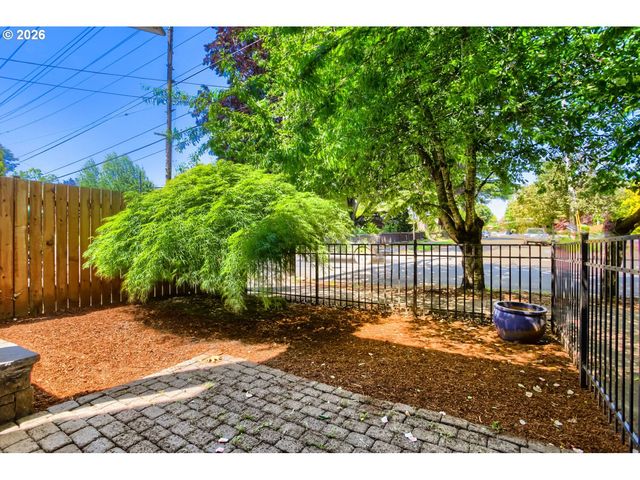 4830 Se STARK St 5, Portland, OR 97215