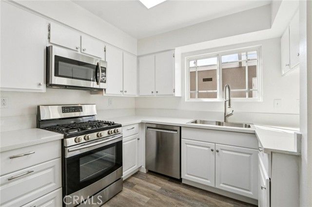 17800 Devonshire Street 6, Northridge (los Angeles), CA 91325