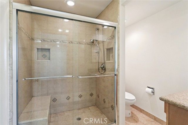 17800 Devonshire Street 6, Northridge (los Angeles), CA 91325