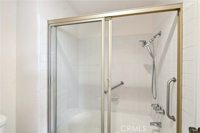 17800 Devonshire Street 6, Northridge (los Angeles), CA 91325